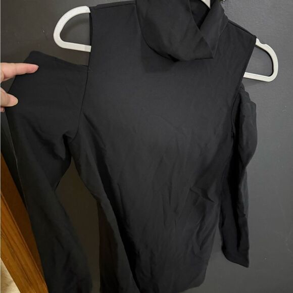 Boston Proper Black Long Sleeve Cold Shoulder Turtleneck Top M - Picture 7 of 9